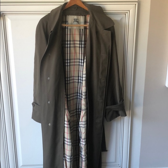 Men’s Burberry trench coat - Picture 8 of 11